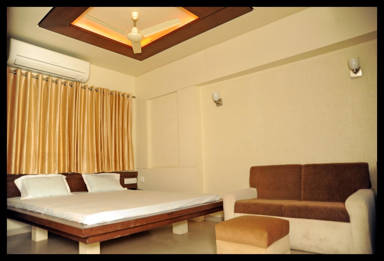 Tulsi Motel Nadiād Exterior foto